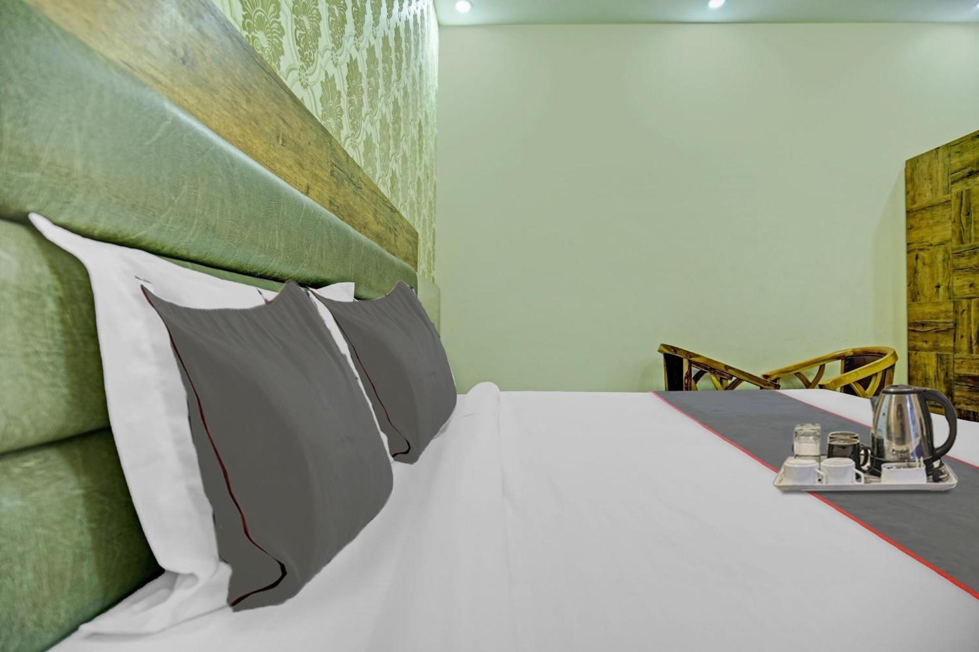 Collection O Rd Hotel Zirakpur Extérieur photo