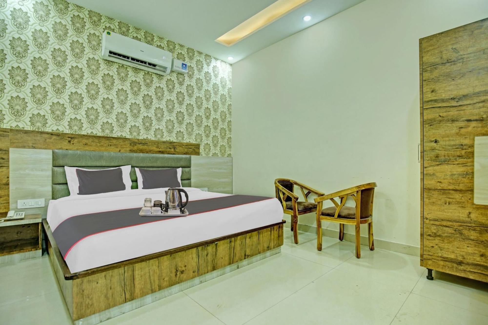 Collection O Rd Hotel Zirakpur Extérieur photo