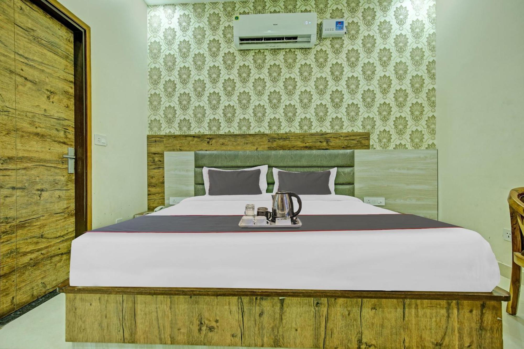 Collection O Rd Hotel Zirakpur Extérieur photo