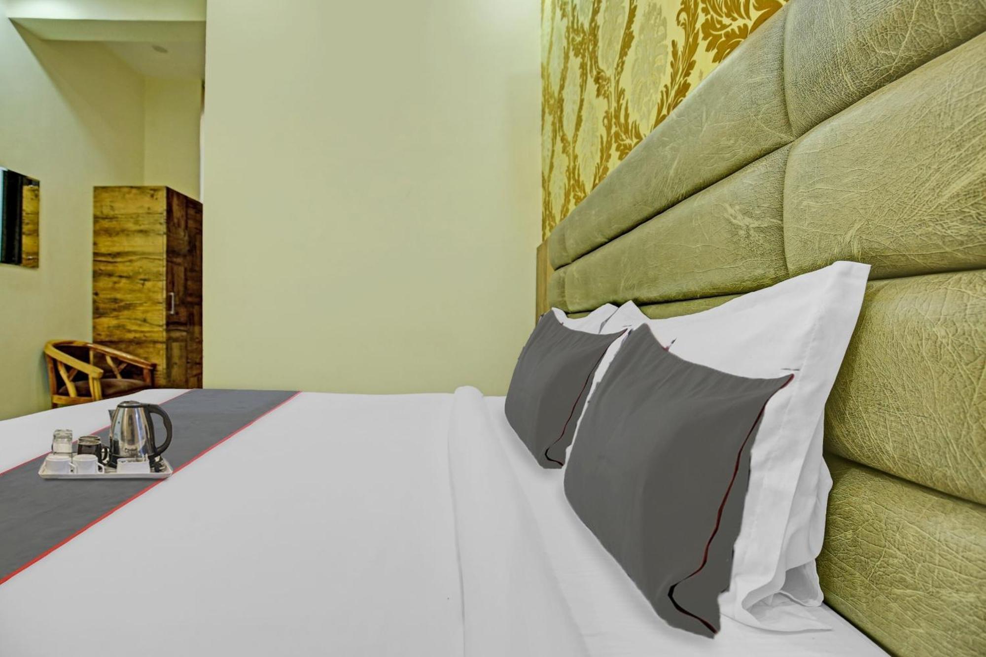 Collection O Rd Hotel Zirakpur Extérieur photo