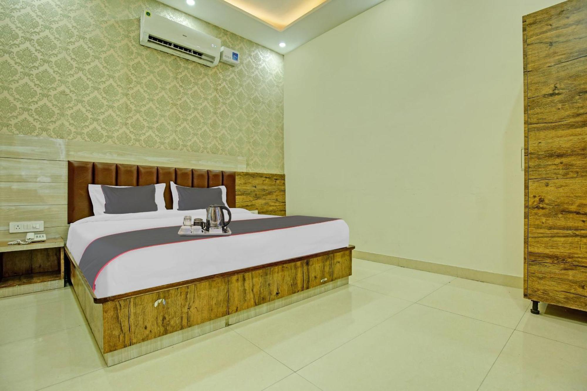 Collection O Rd Hotel Zirakpur Extérieur photo